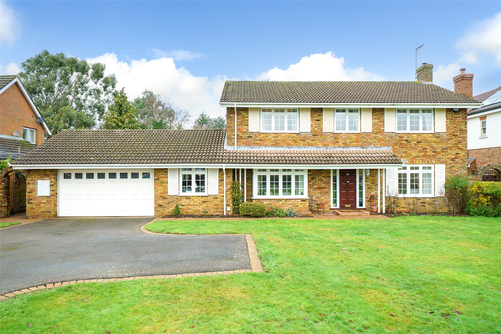 Detached House: for sale in Harpenden