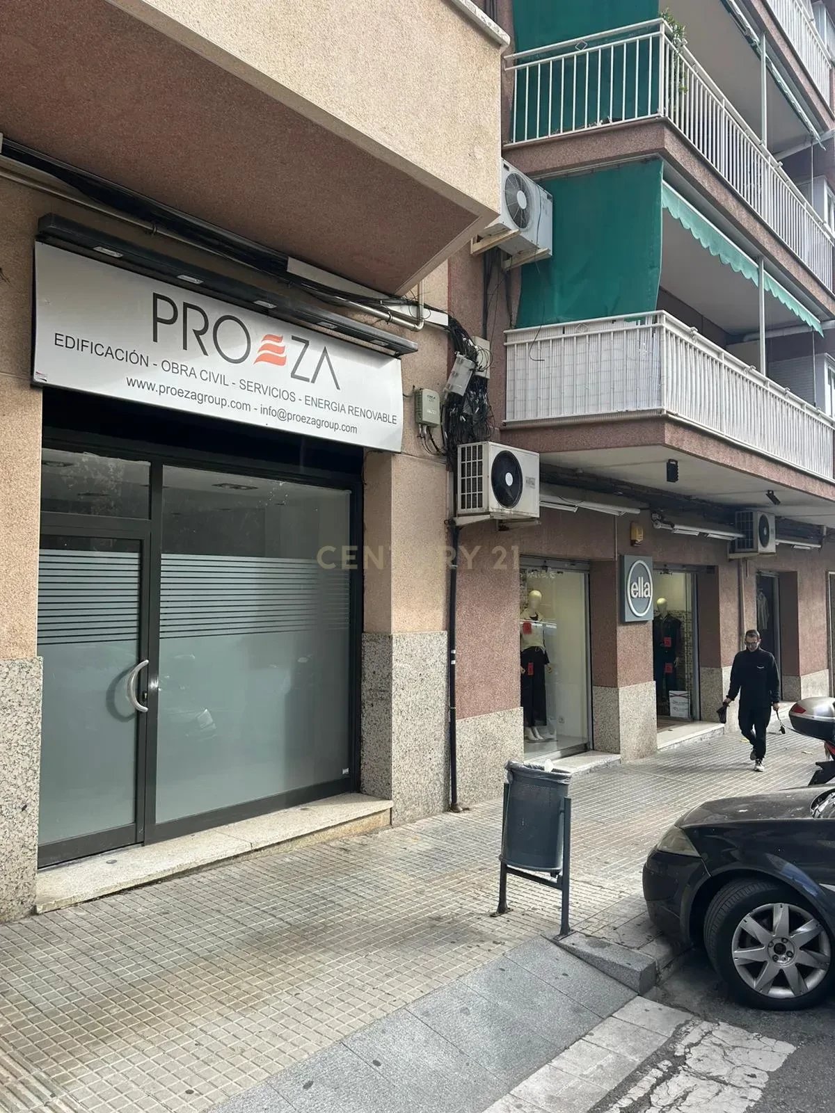 Strategic ground-floor commercial unit in Terrassa with immediate return potential