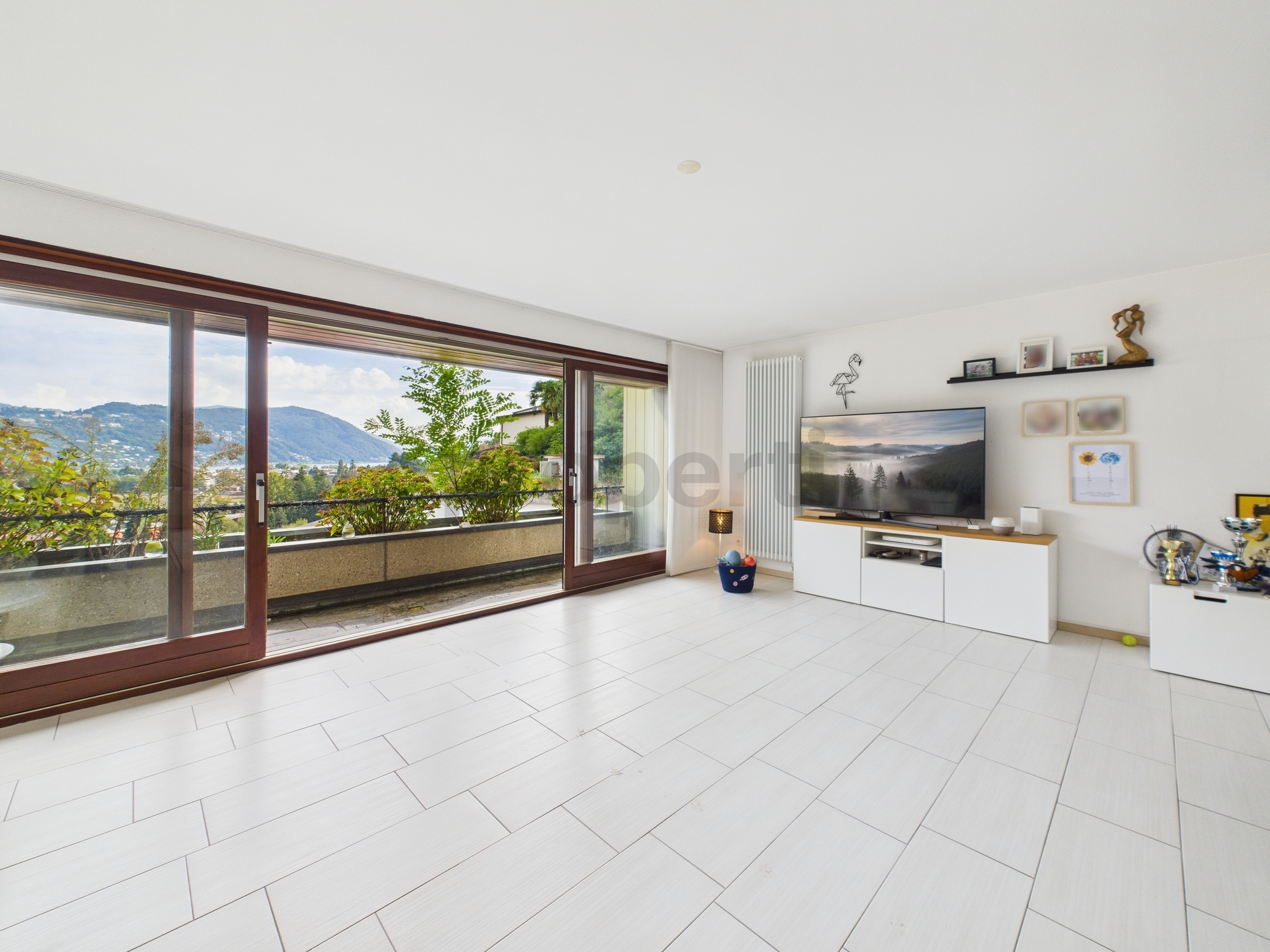 La casa perfetta per la famiglia: spazio, luce e panorama (vista lago)