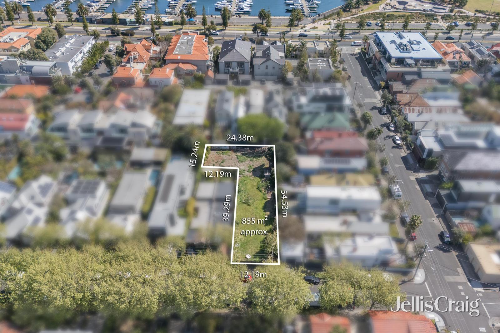 Vacant 855sqm (approx) with untapped beachside potential