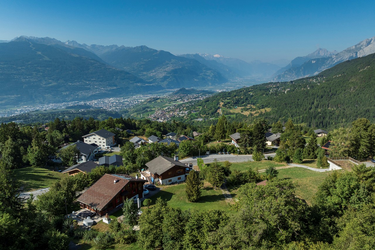 YOUR CHALET TO BUILD 15 MINUTES FROM SION ON THE HEIGHTS