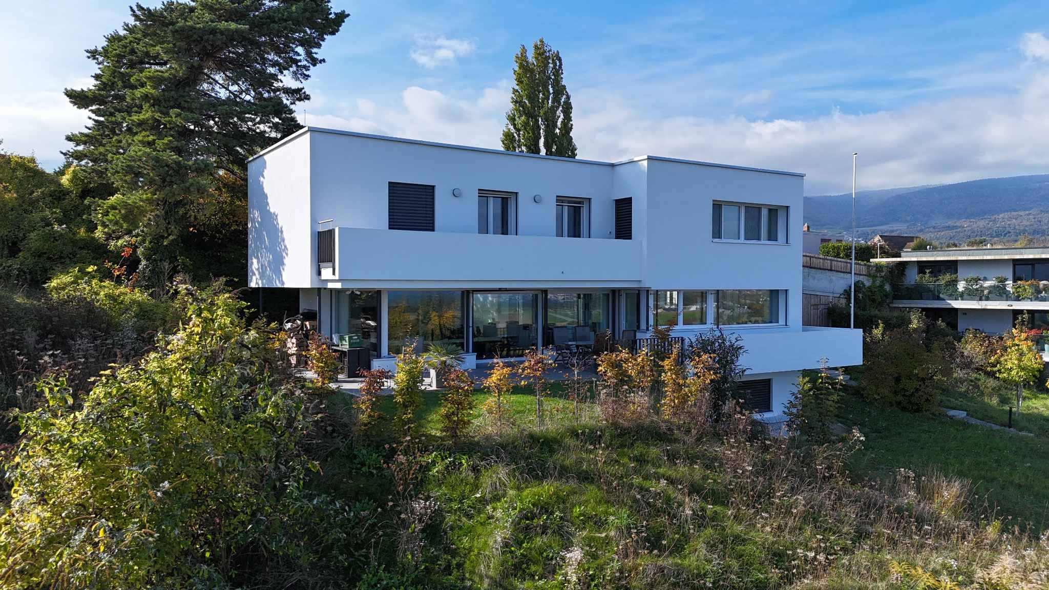 Detached house of 6.5 rooms with adjoining building land