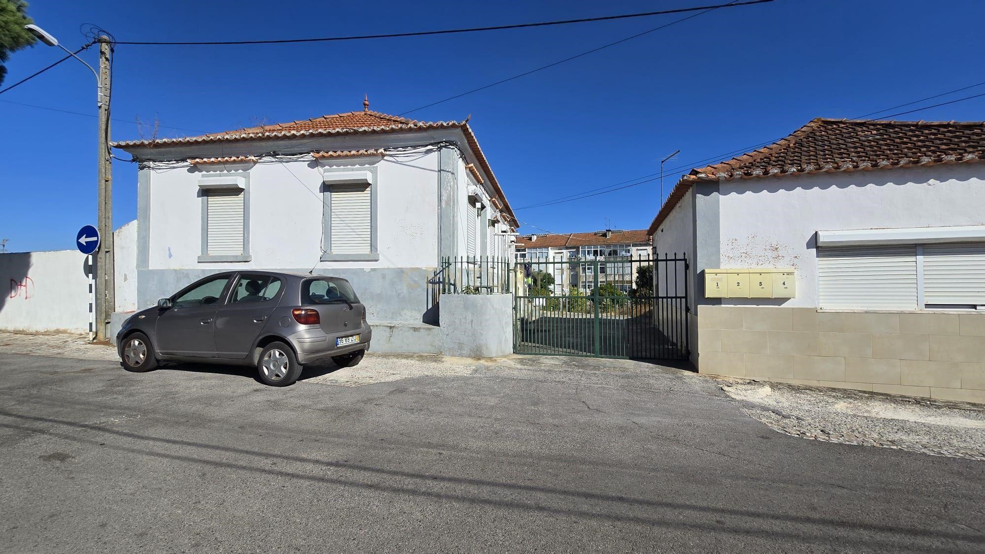 Unique Investment Opportunity | Farm Estate with 5 Buildings + 1,090 m² Yard