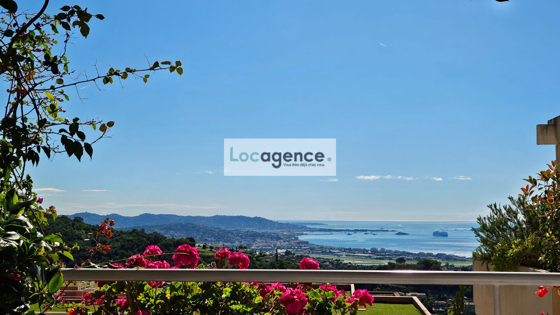 Apartment 132 m2 sea view in guarded domain with swimming pool