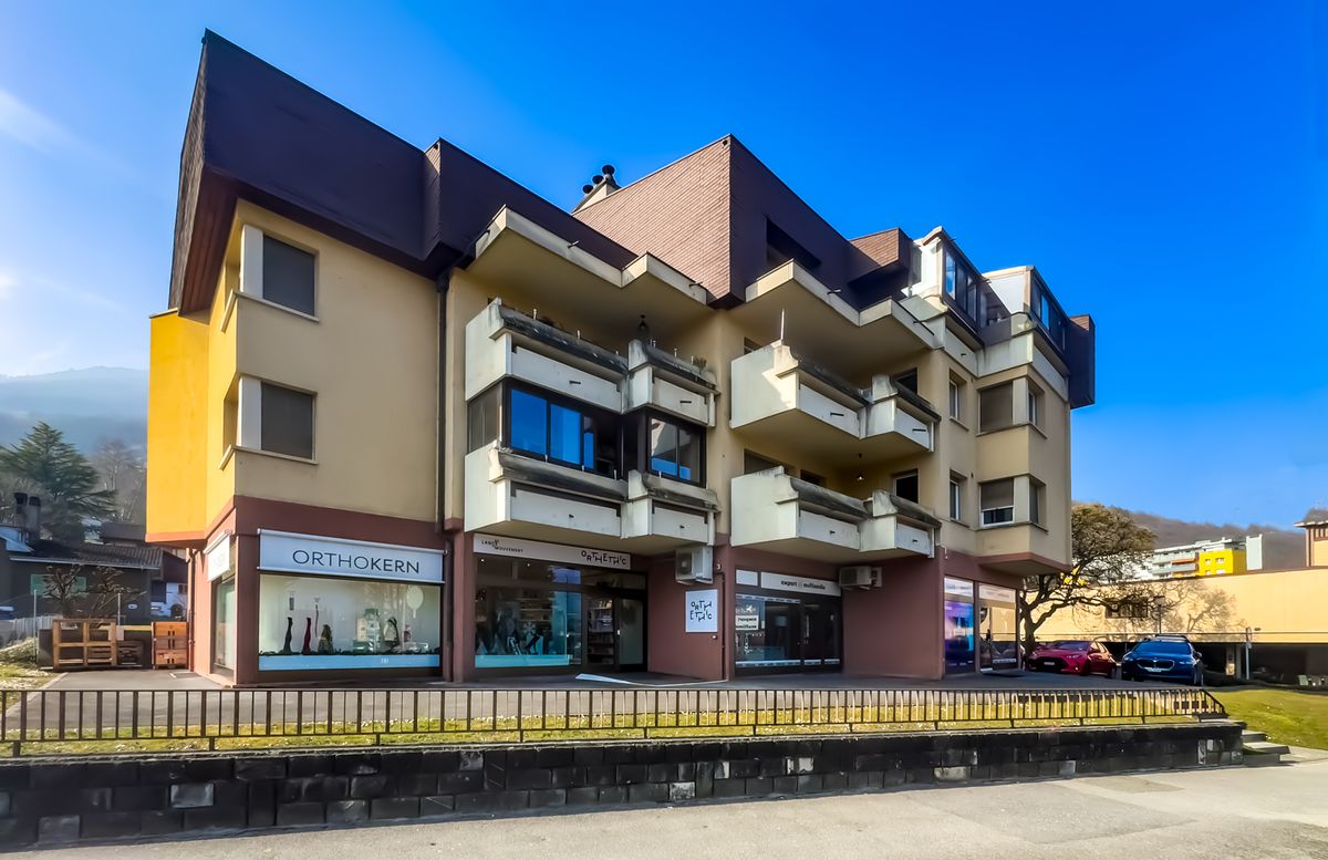 Commercial premises, already rented, with a good stable yield of 4.5%.