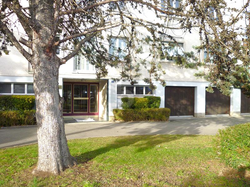 RENOVATED, MODERN, TURNKEY