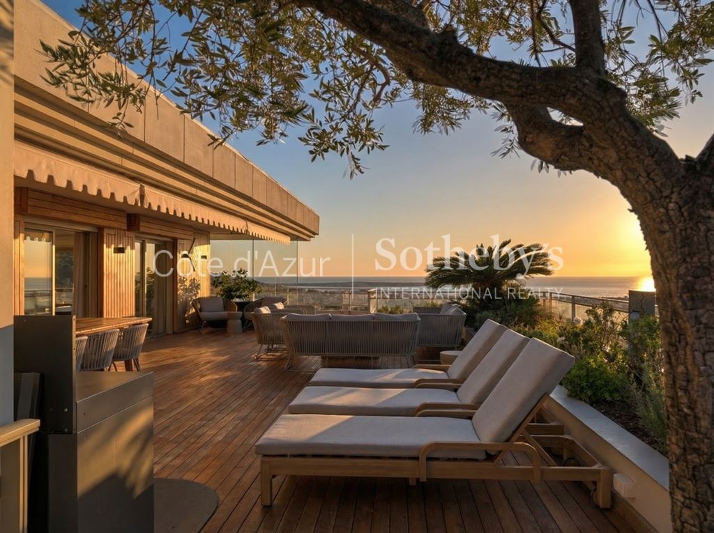 Le Cannet near Cannes penthouse with terrace and breathtaking sea view