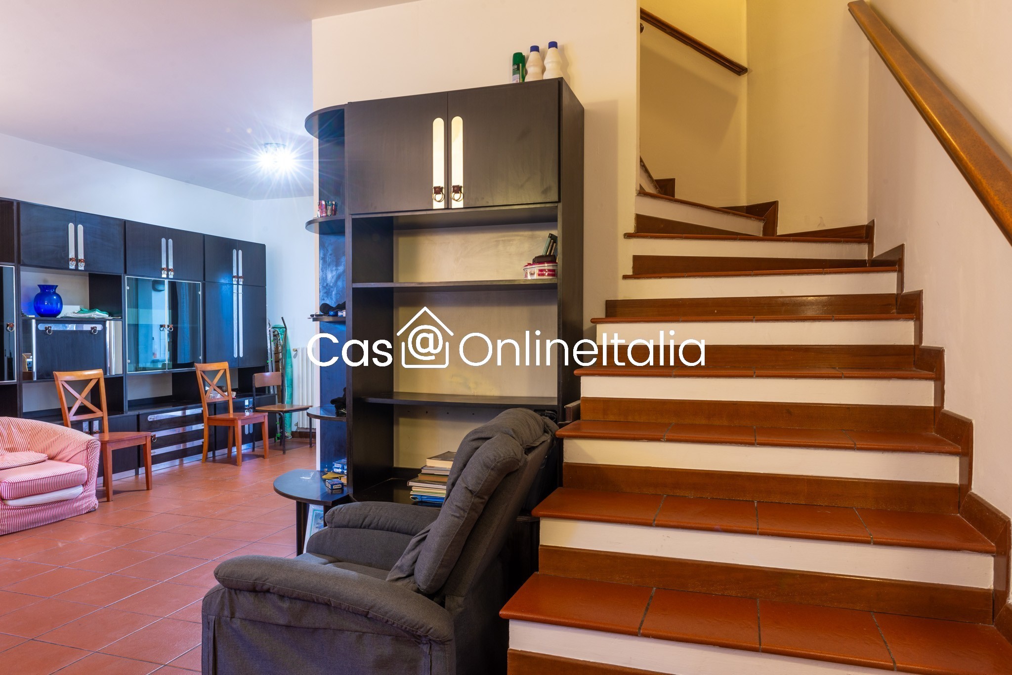 5-ROOM APARTMENT ON TWO LEVELS WITH GARAGE AND PARKING SPACE.