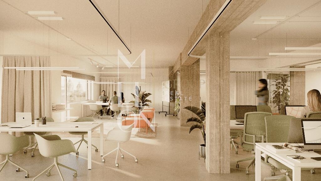 Investment Opportunity in the Historic Center of Braga 8 Units in the Shopping Santa Cruz Building