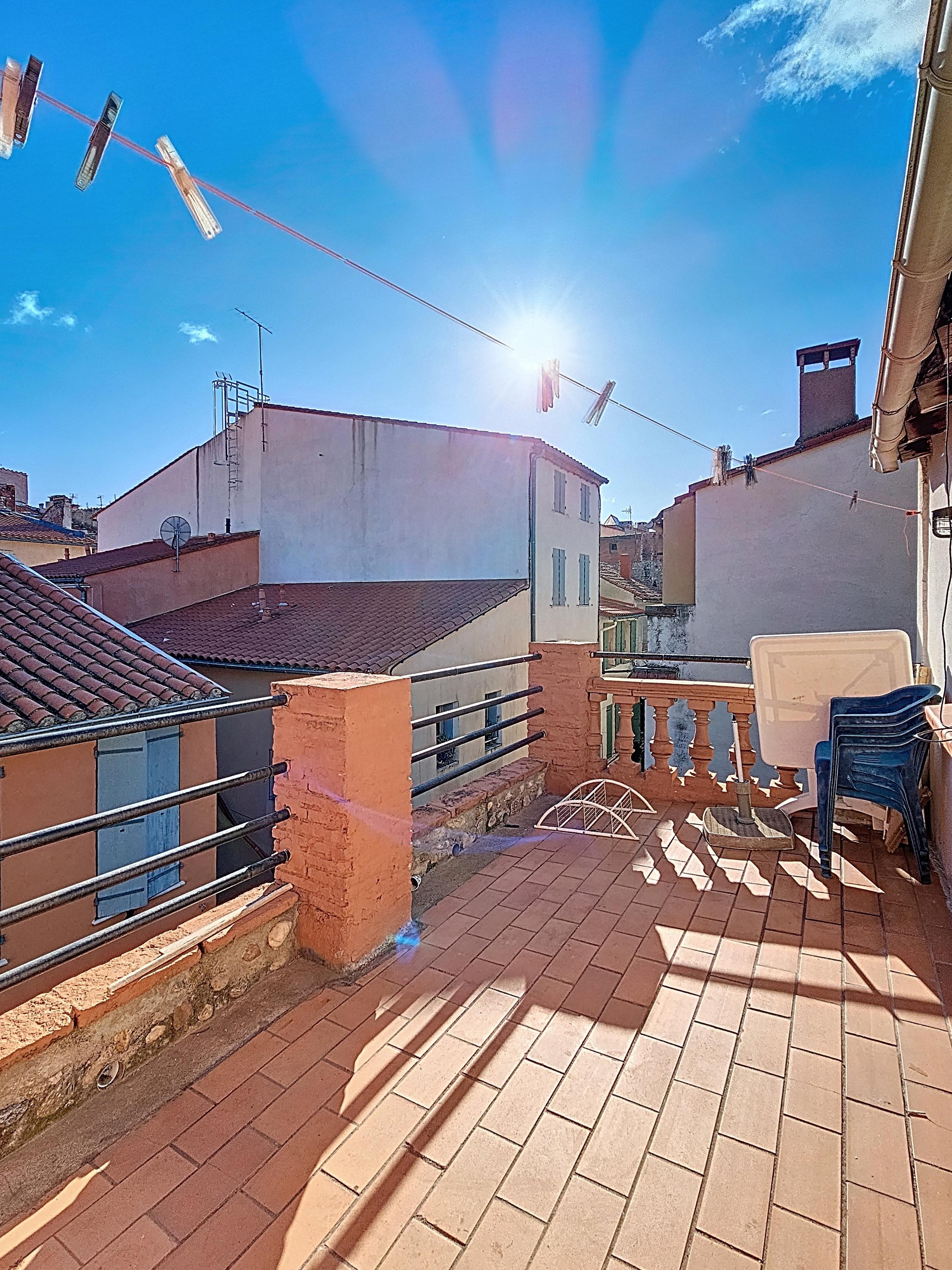 4-room apartment building