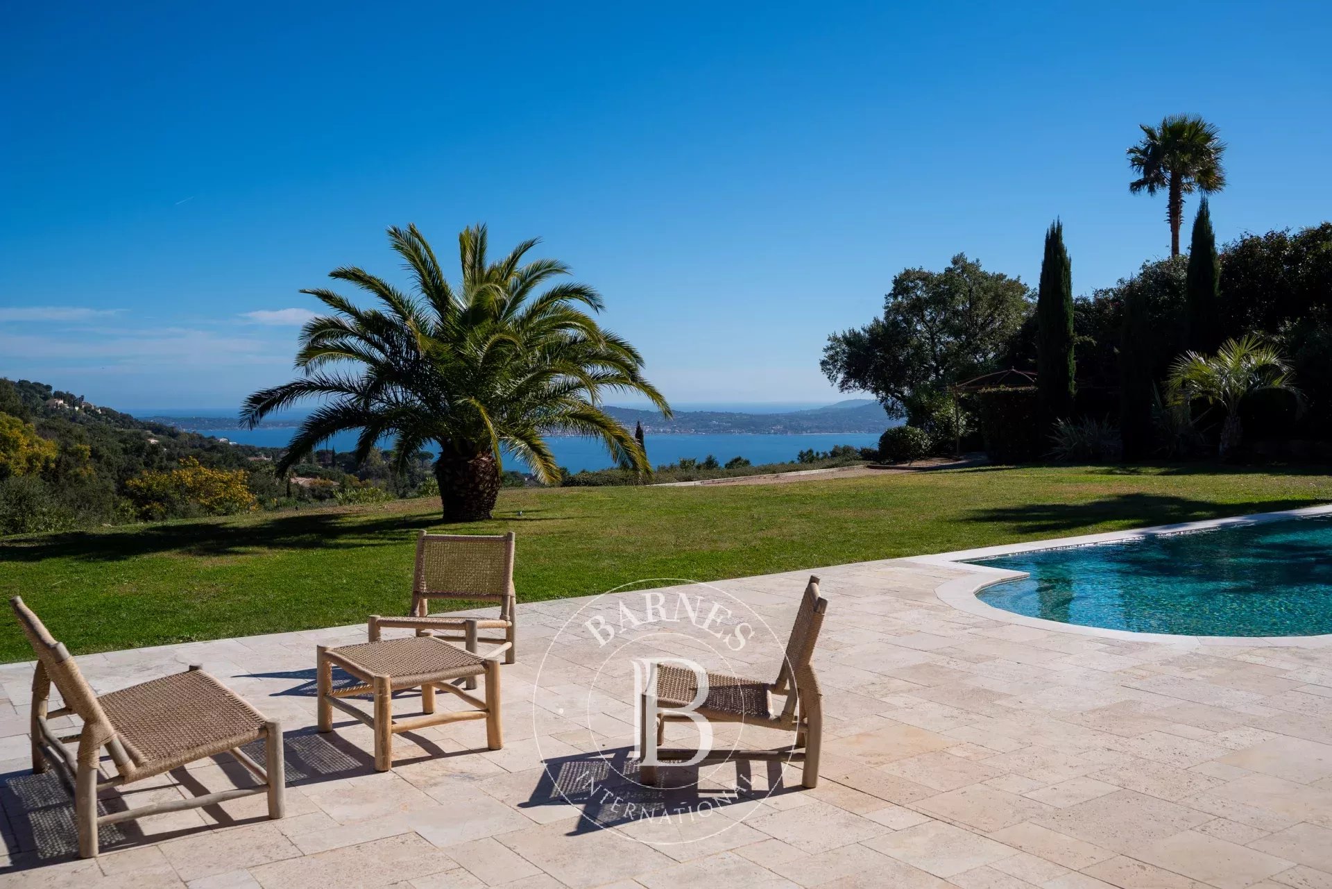 GRIMAUD - PRIVATE DOMAIN - HOUSE WITH SEA VIEW