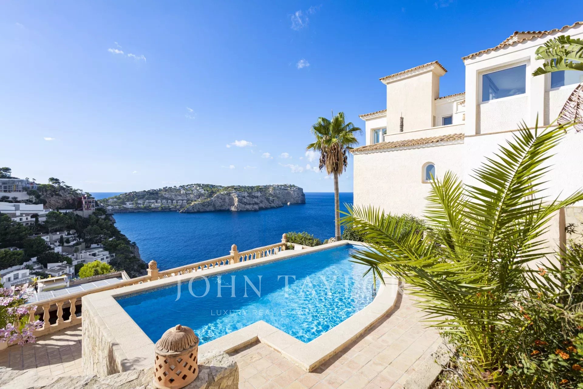 Seafront Apartment with Amazing Views