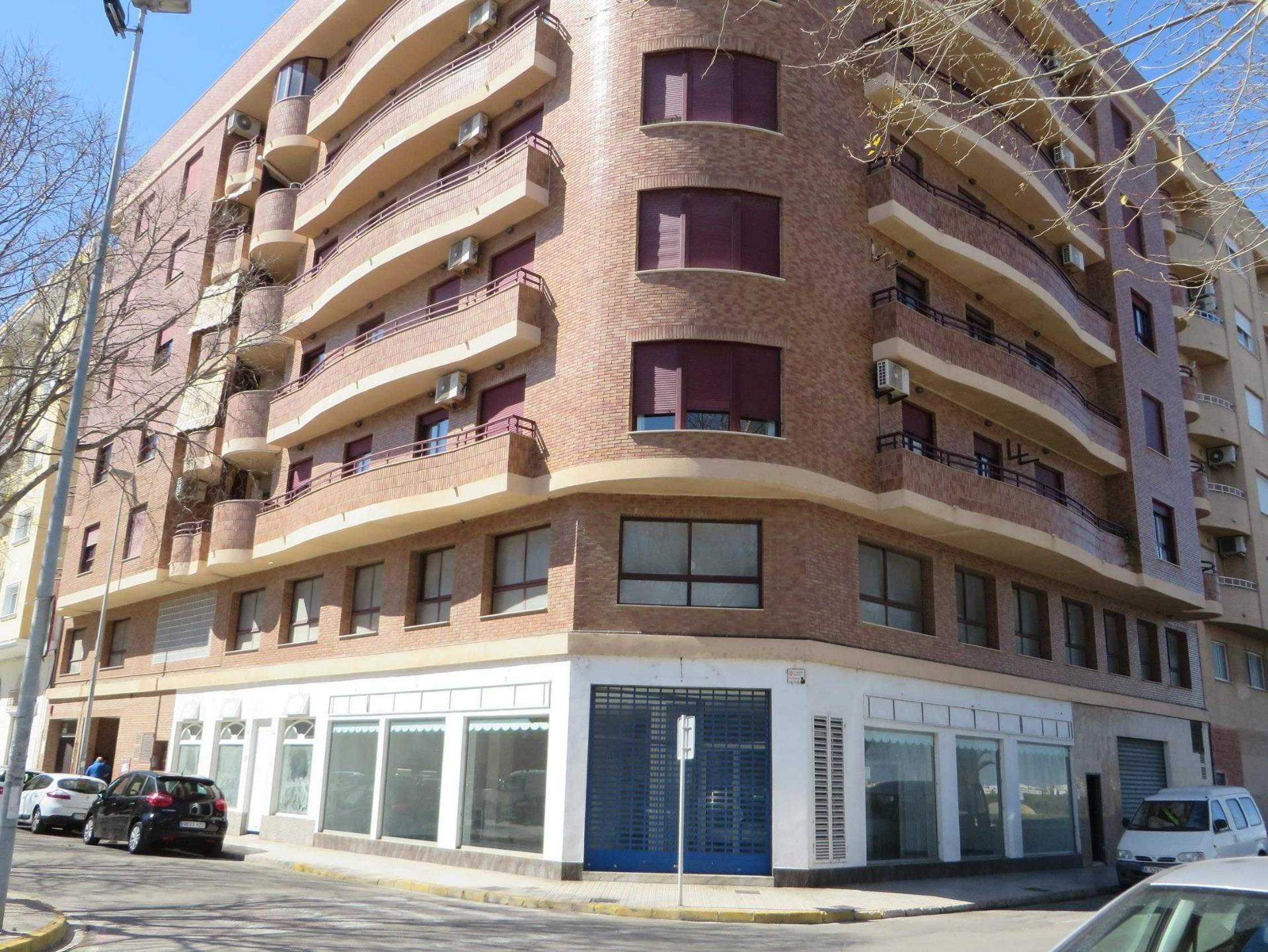 RAW COMMERCIAL PREMISES WITH GREAT POTENTIAL IN OLIVA (VALENCIA)