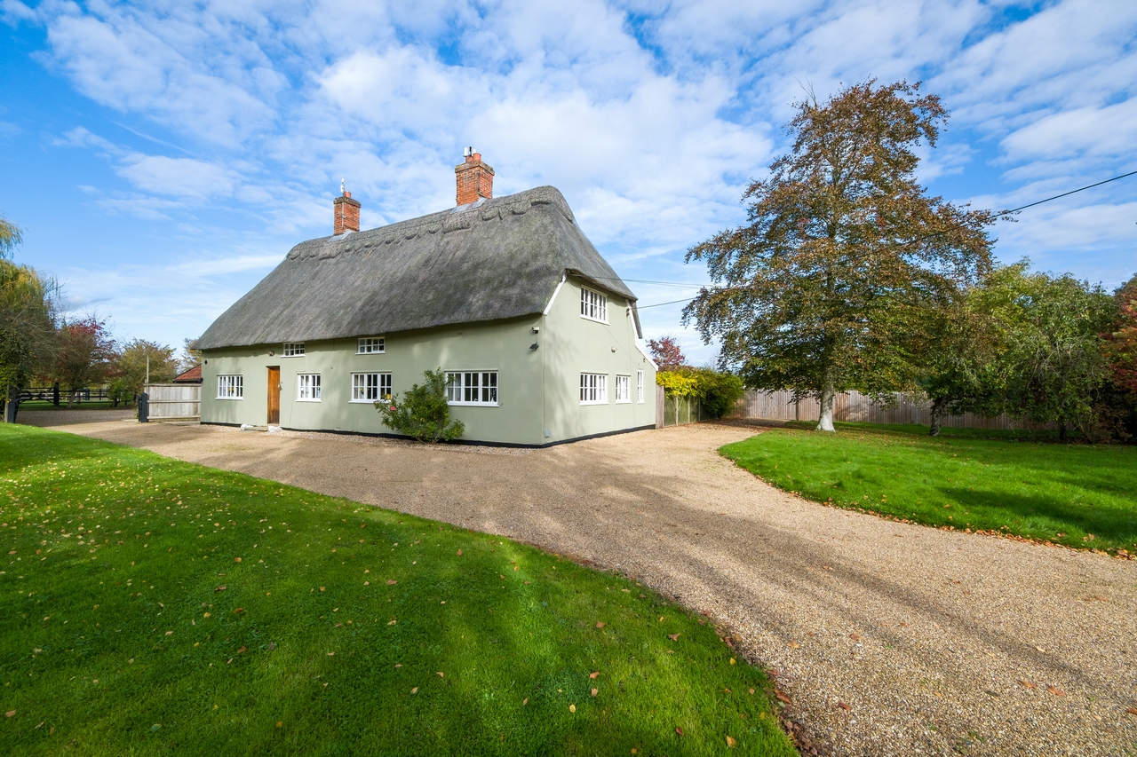 Farm House: for sale in Brundish Woodbridge