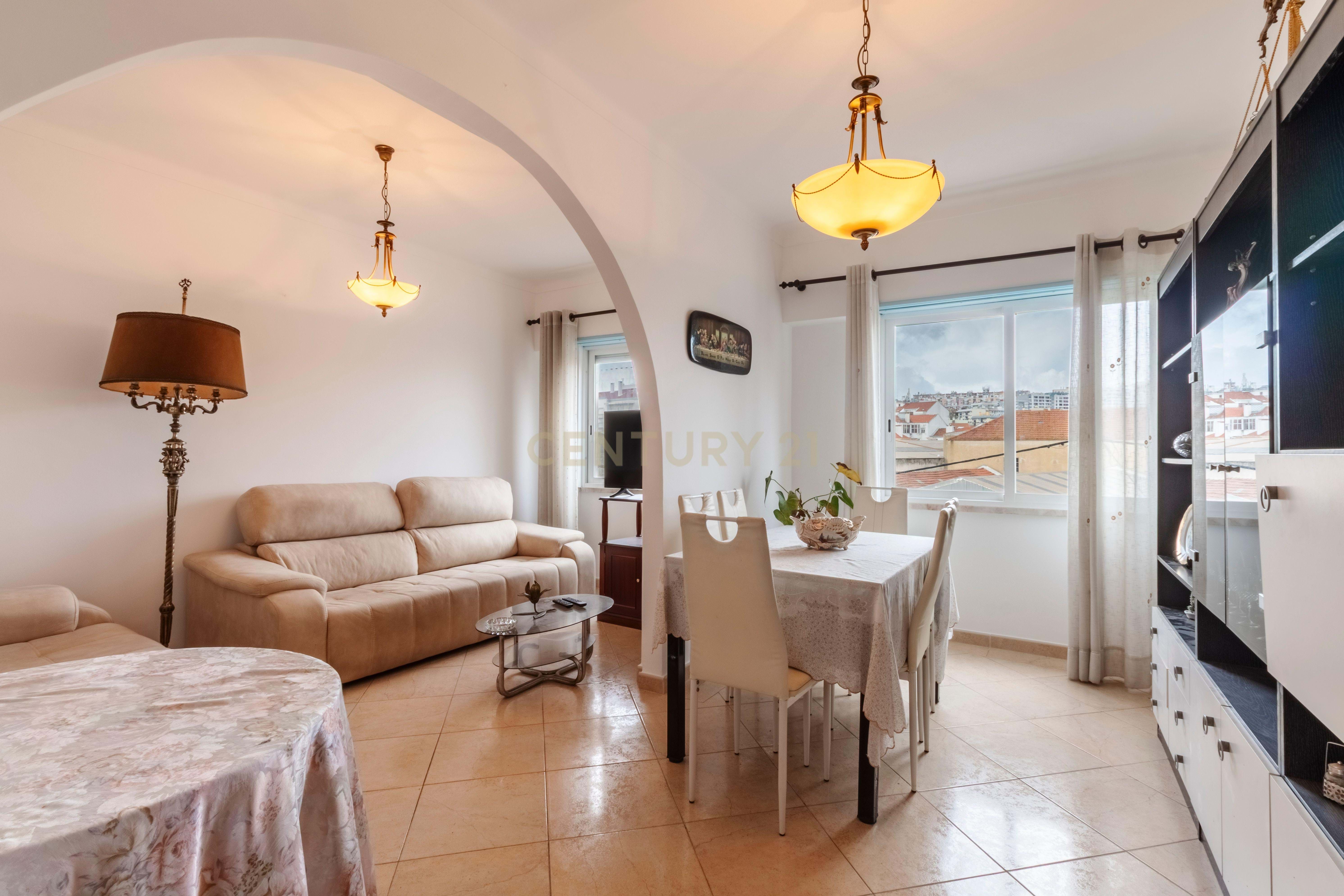 Charming 3-Room Apartment in Almada's Prime Location