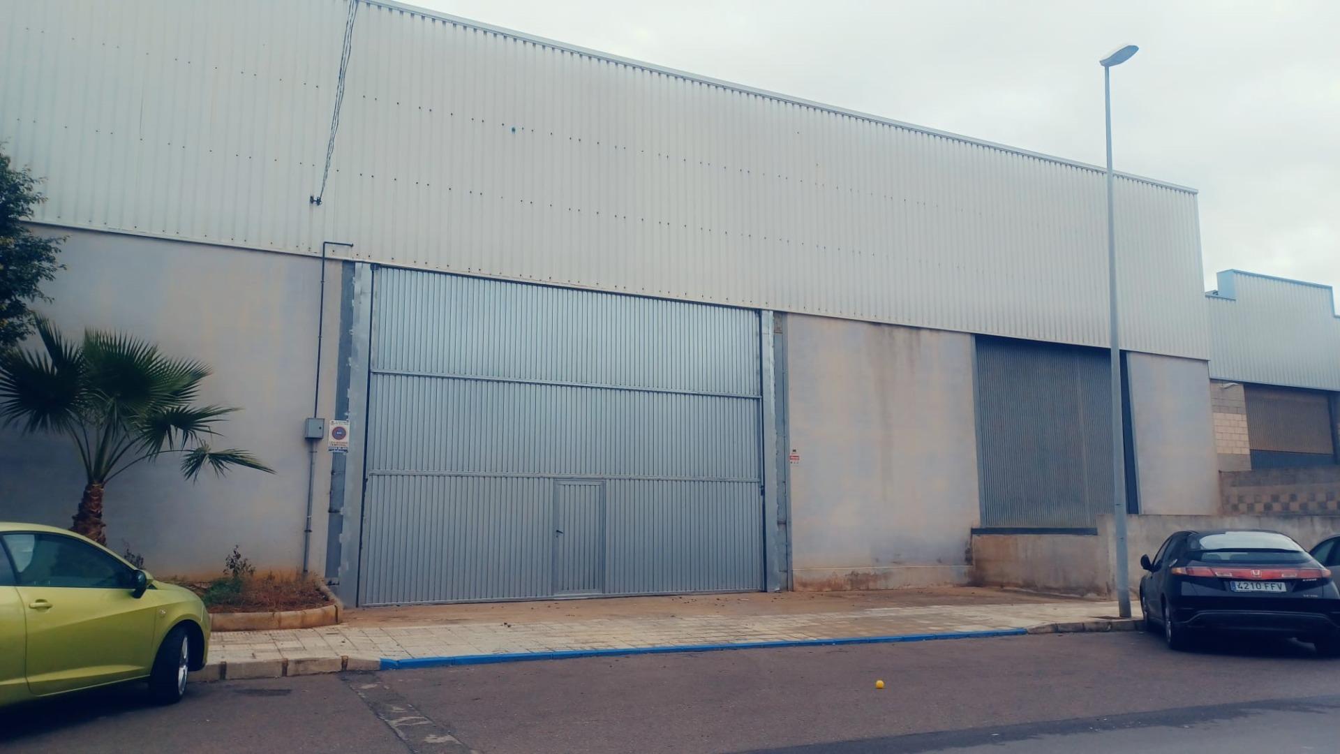 INDUSTRIAL WAREHOUSE FOR SALE, IN PERFECT CONDITION, WITH MULTIPLE OPERATING OPTIONS
