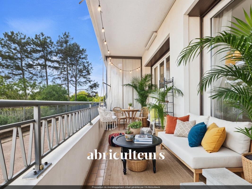 Large 3 room apartment in a quiet area in the heart of the Croix Rousse