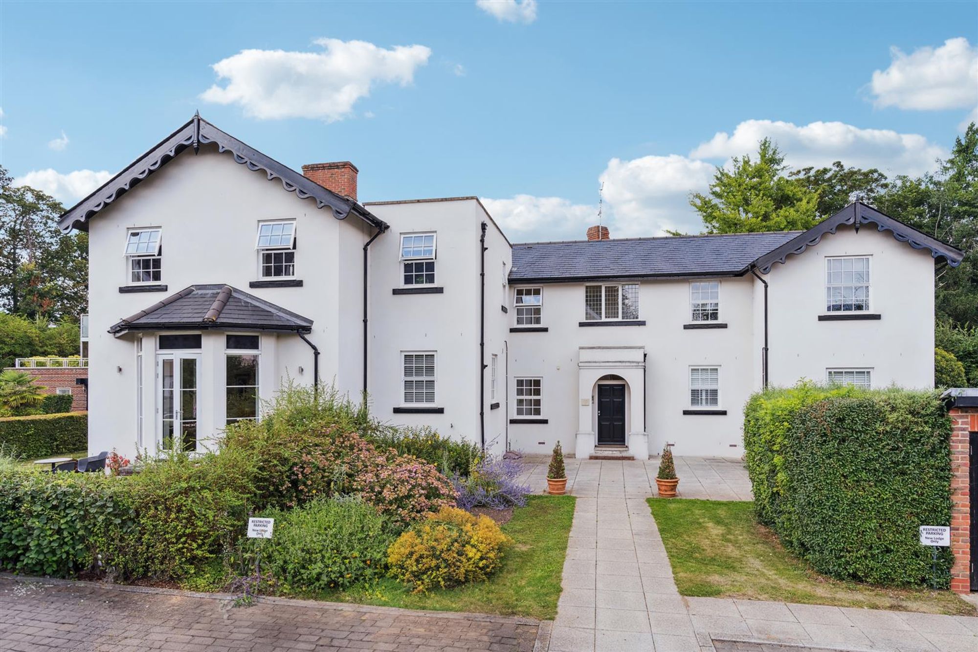Under Offer: Apartment for sale in Berkhamsted