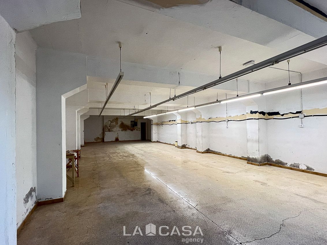 Commercial for sale in L'Hospitalet de Llobregat, Spain