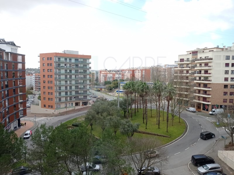 3 bedroom apartment - refurbished, with parking, in Colinas do Cruzeiro, Odivelas