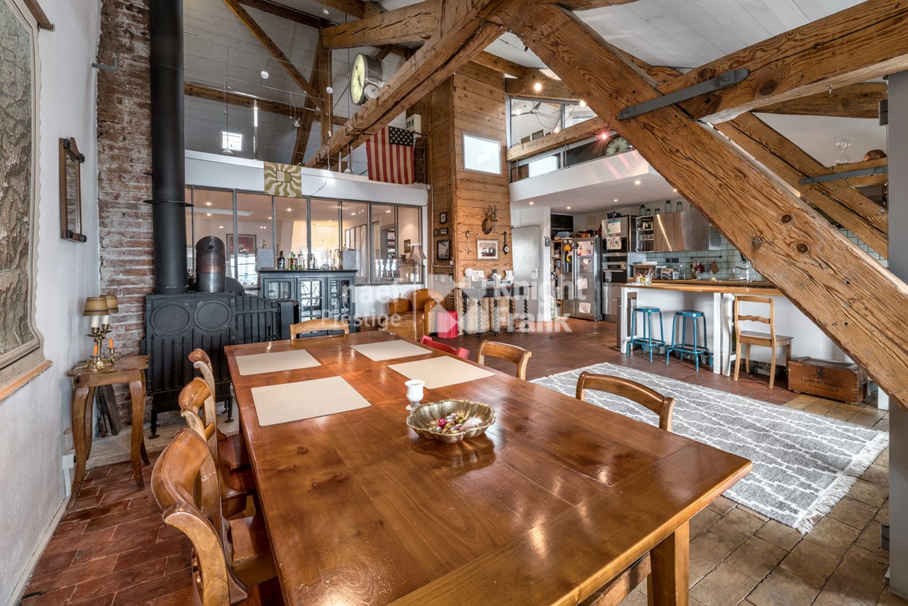 Winegrower's house with two apartments and a cellar for sale in the heart of the village of Epesses