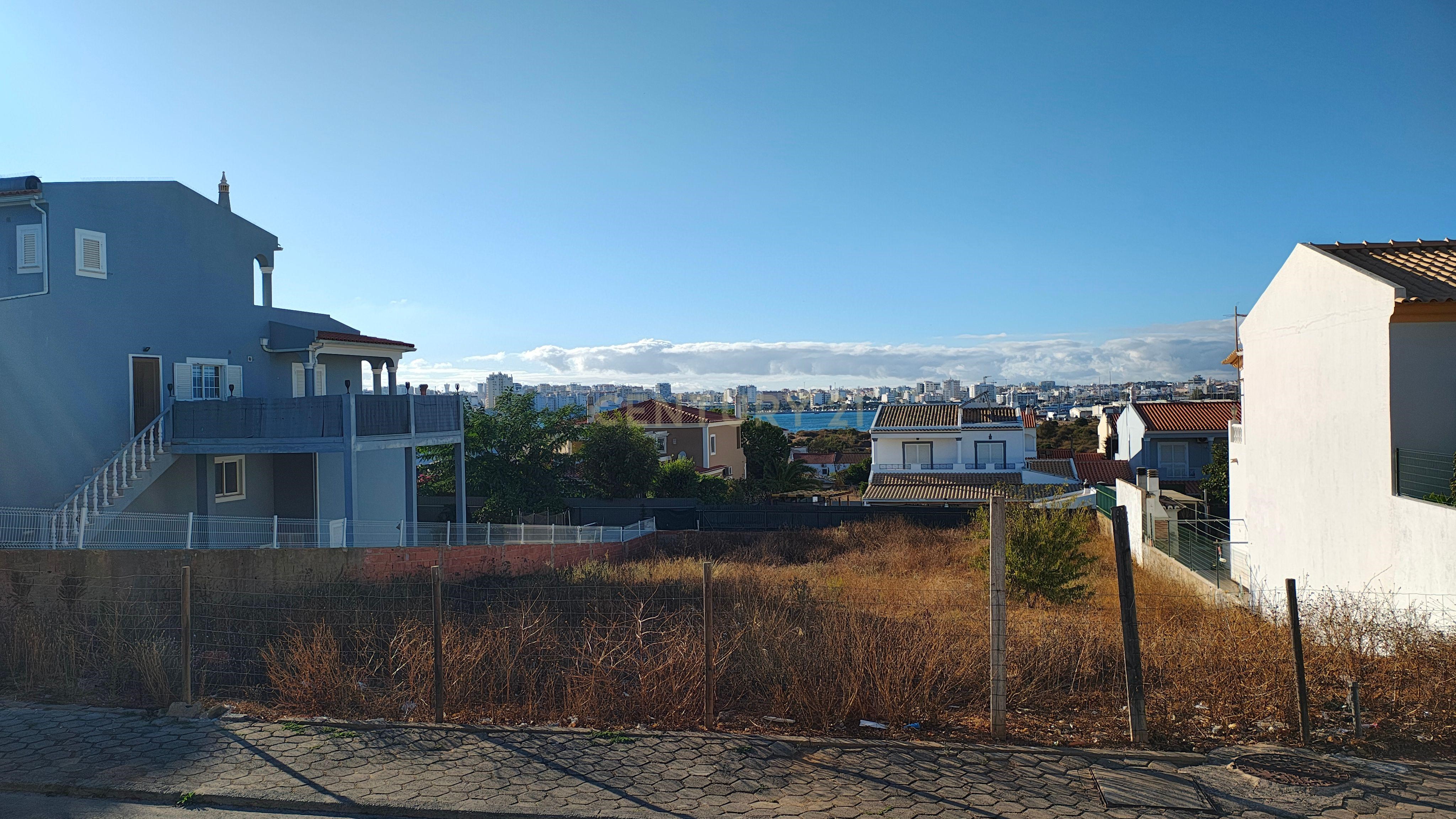 Excellent Urban Plot in Ferragudo with River View - 817m²