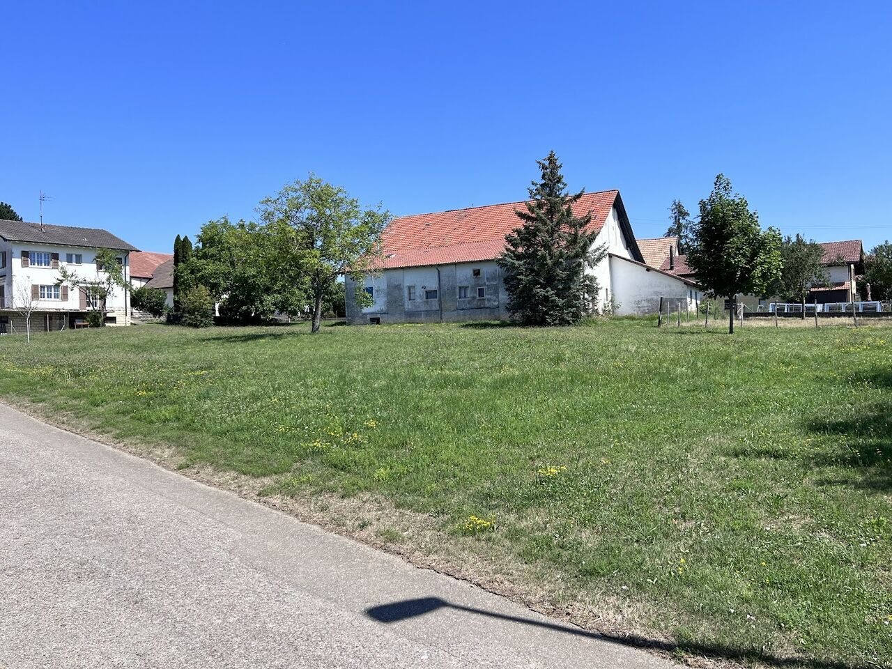 For sale serviced and flat building plot of 720 m2 in Bure