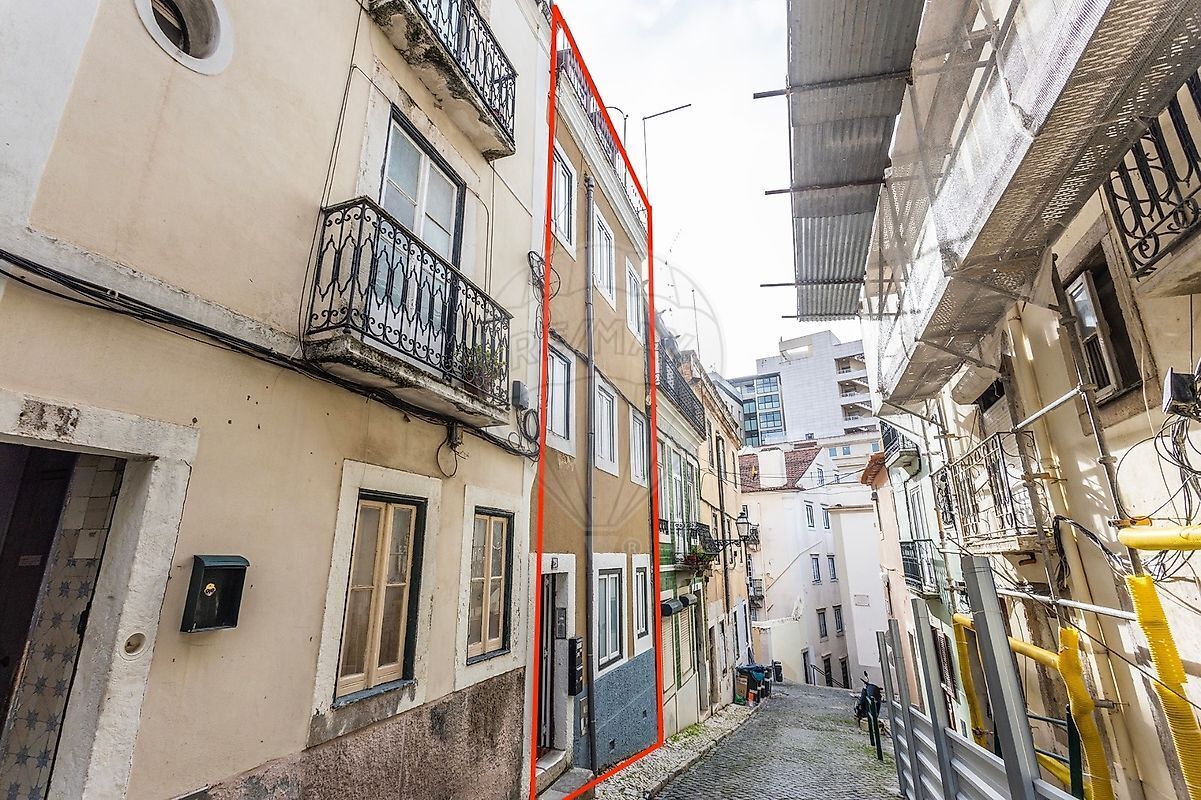 Building for sale in Lisbon, Portugal