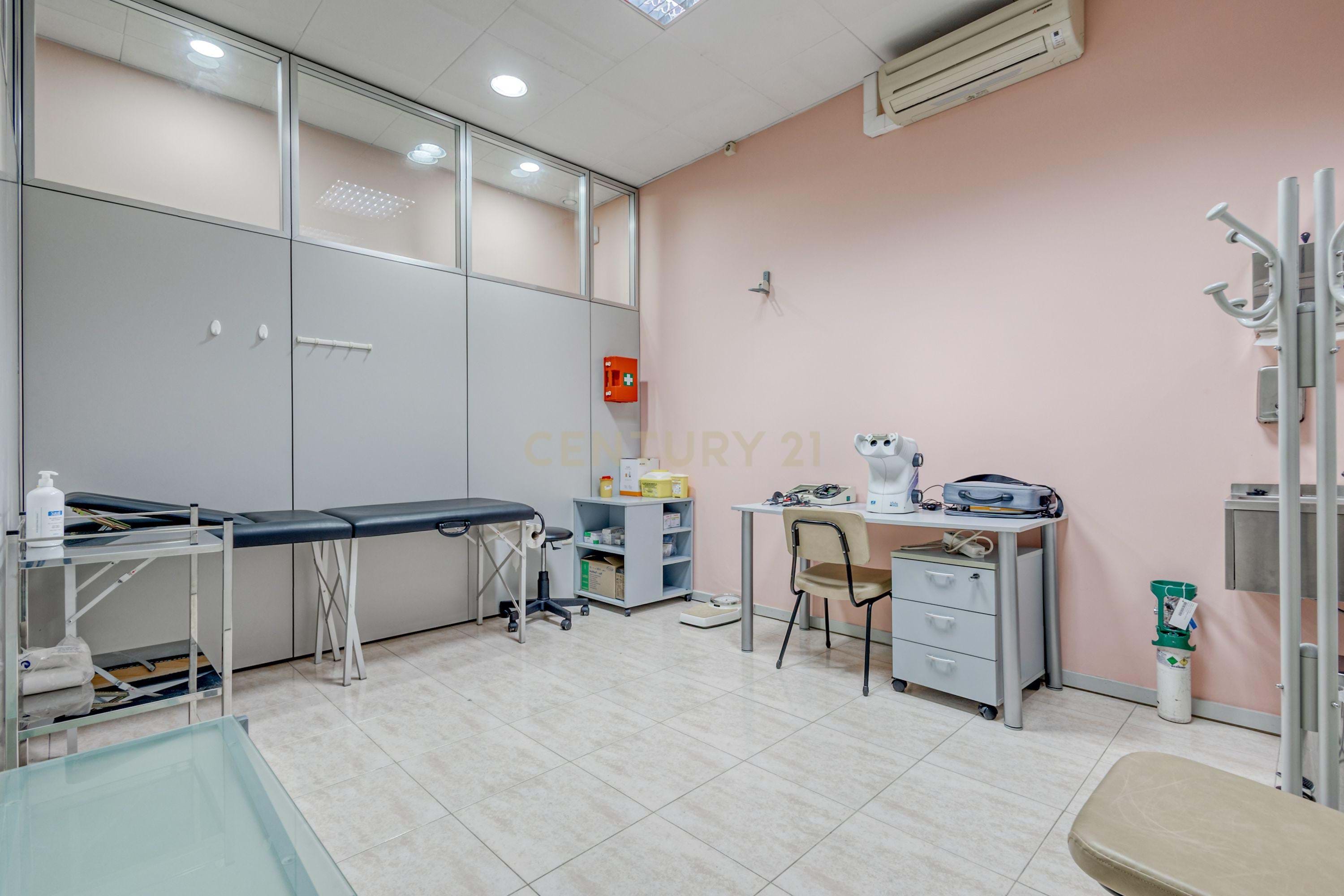 Prime Storefront in União das Freguesias de Custóias, Porto