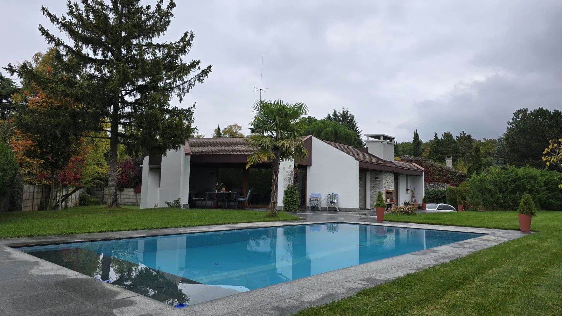 ARCHITECT'S VILLA - PLATEAU DE VESSY - GENEVA