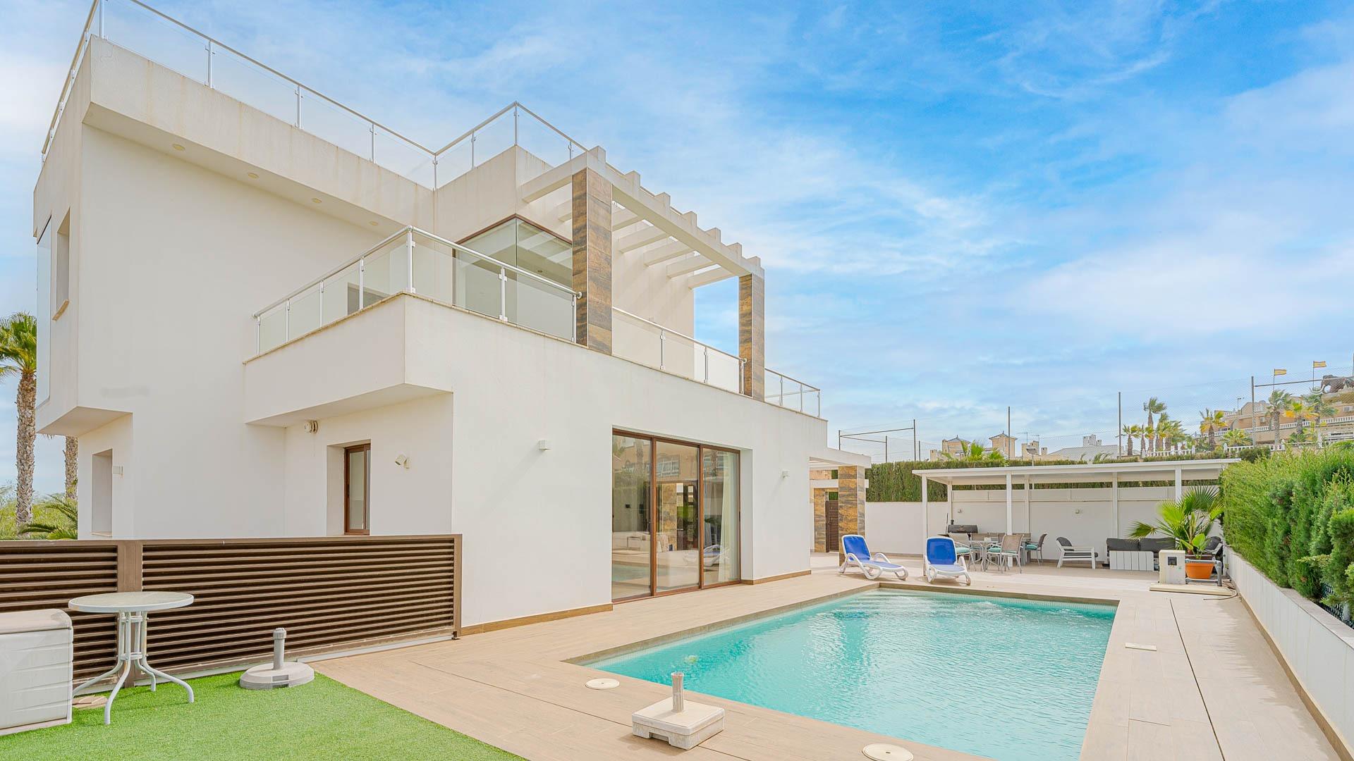 Detached villa with private pool in Ciudad Quesada, Rojales