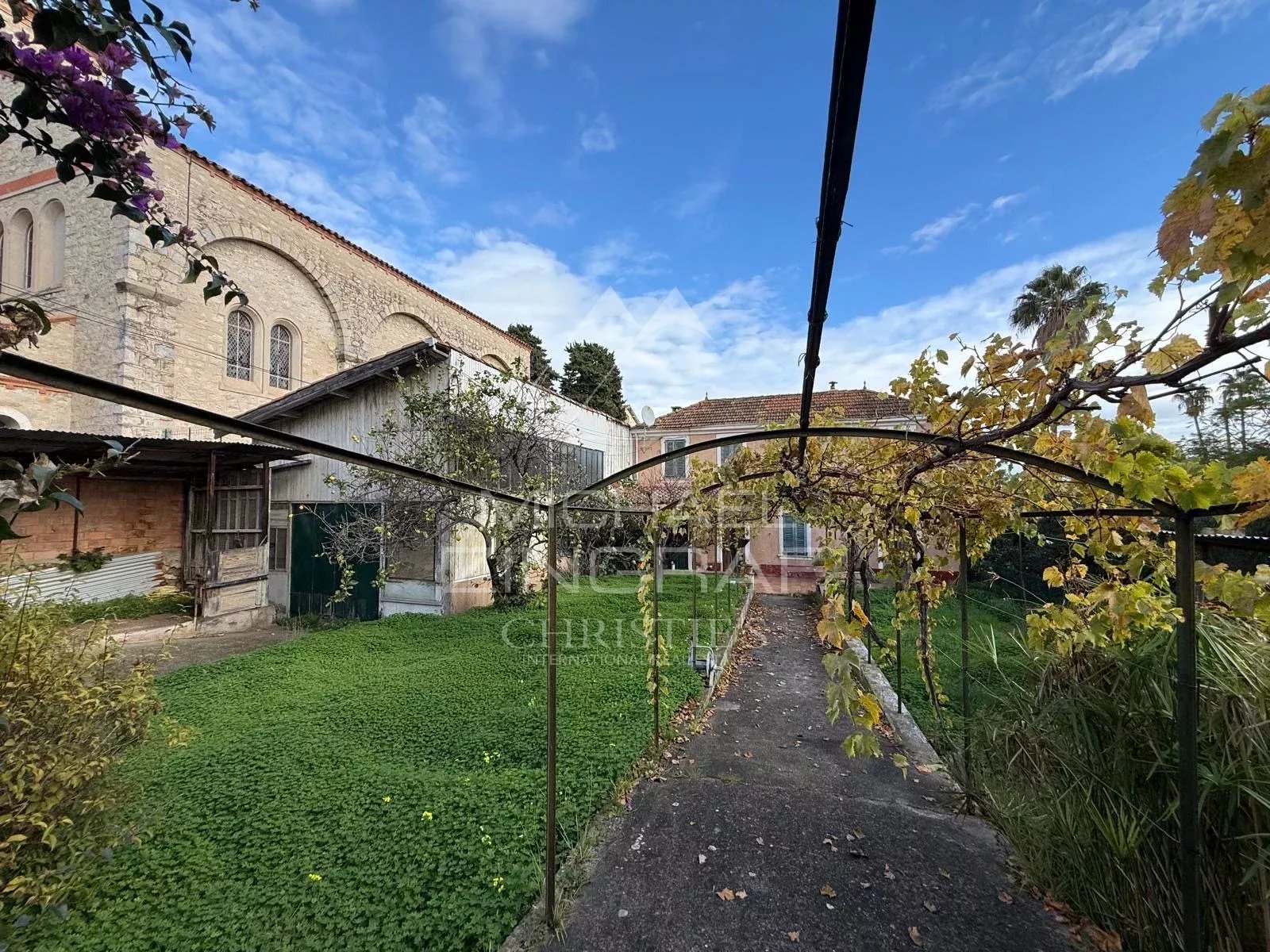 Charming 1930s House in the Heart of Cap d’Antibes – Unique Opportunity