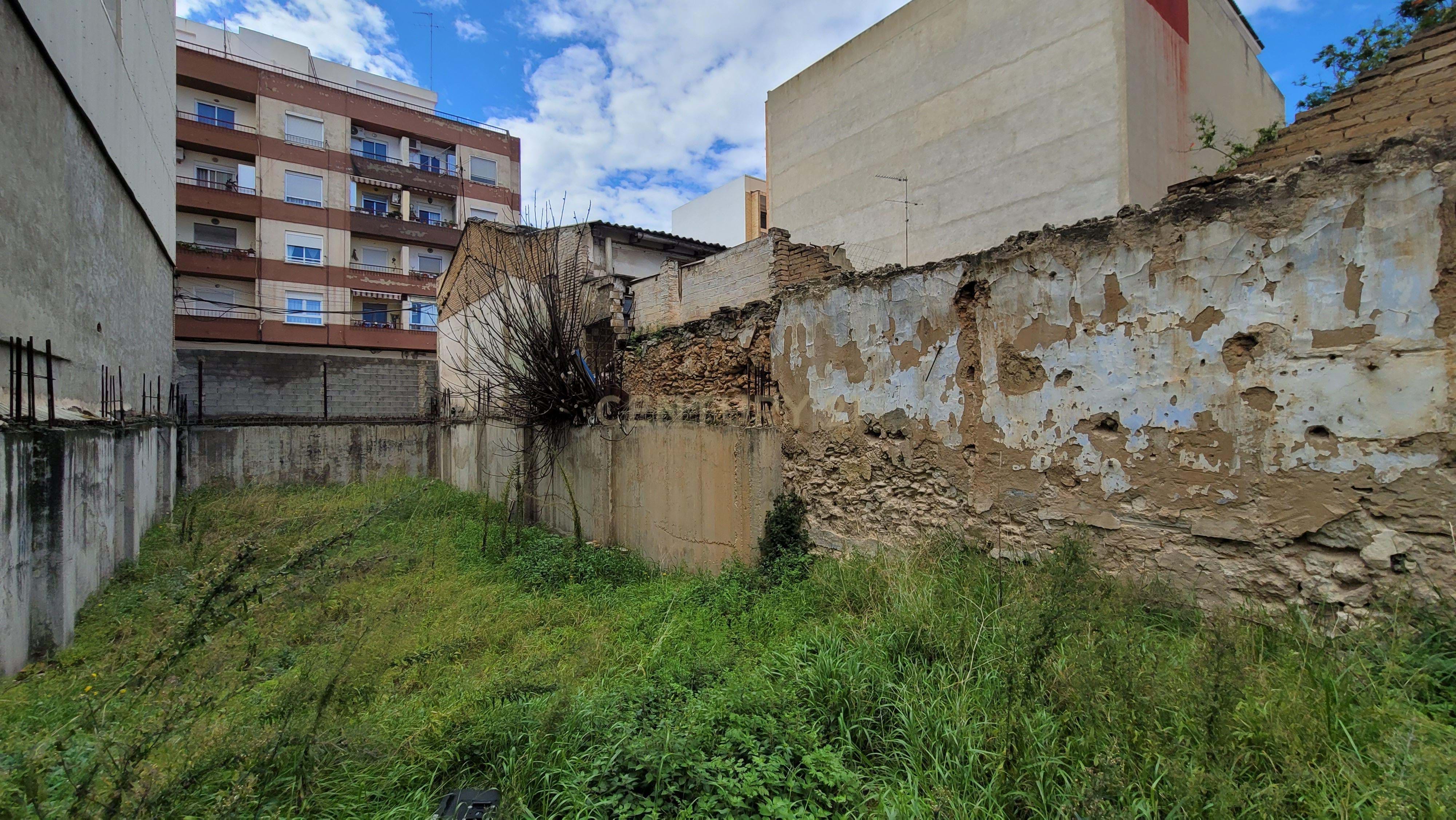 Large urban plot in Valencia