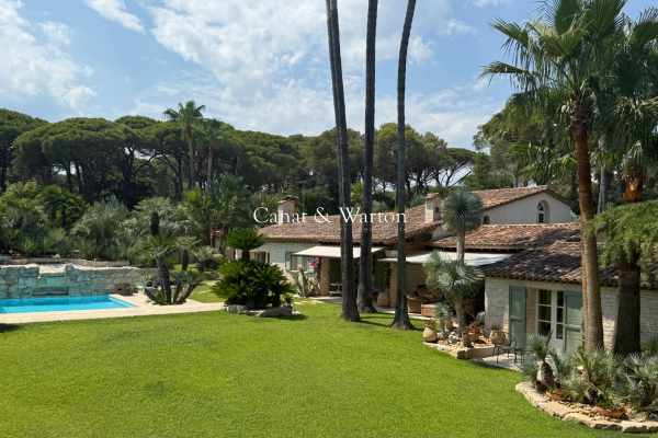 Stone property in the heart of the Golf