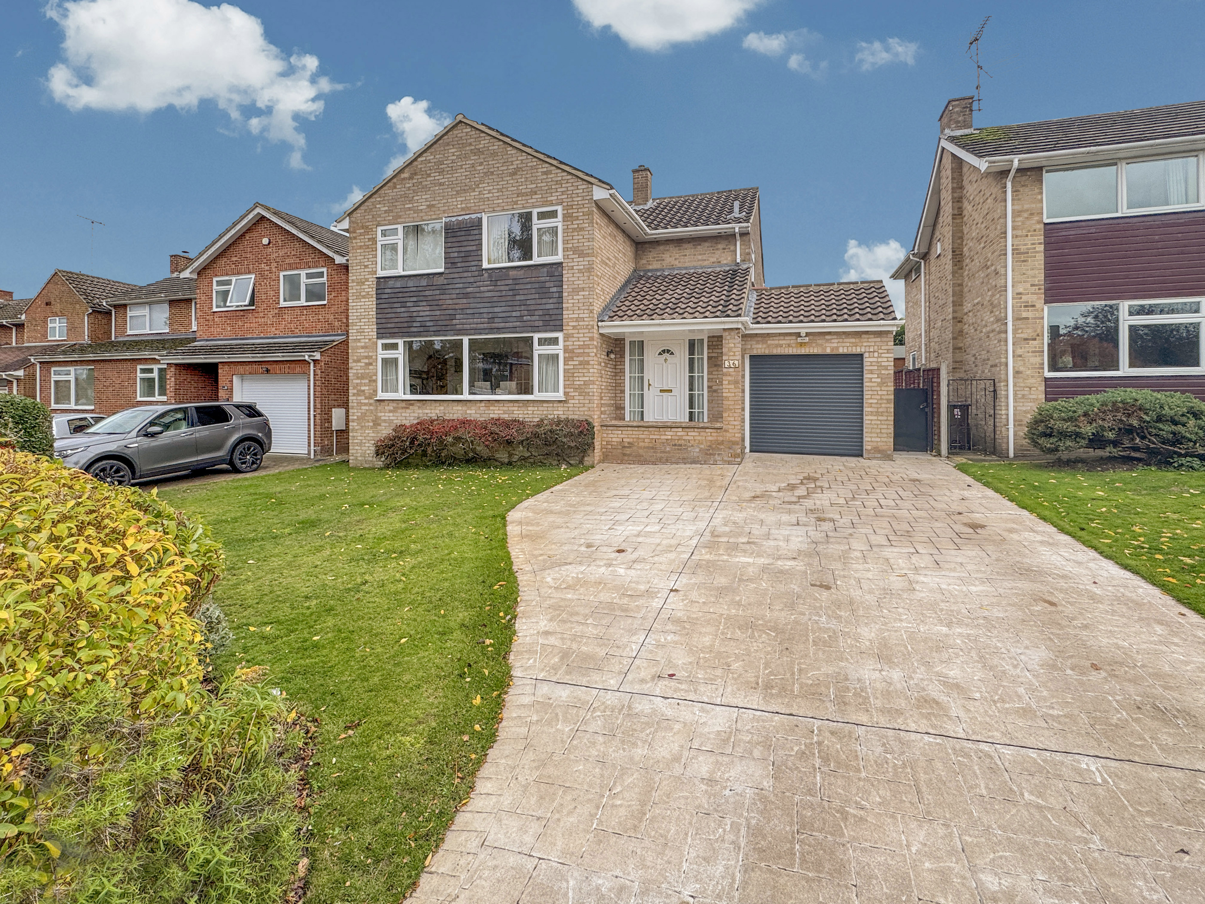 Detached House: for sale in Colchester