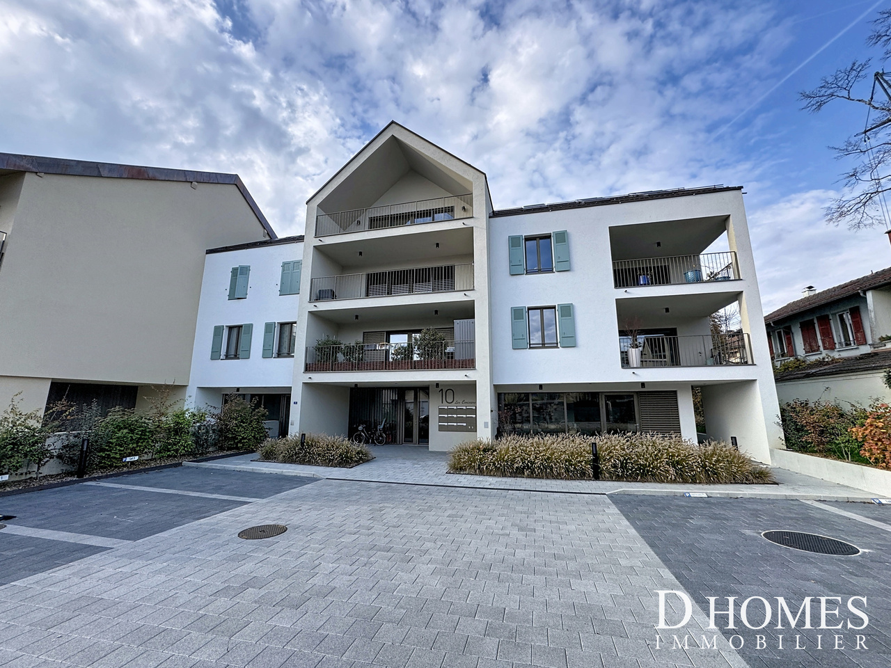 EXCLUSIVITY I Craft premises with terrace and garden, located in Rolle