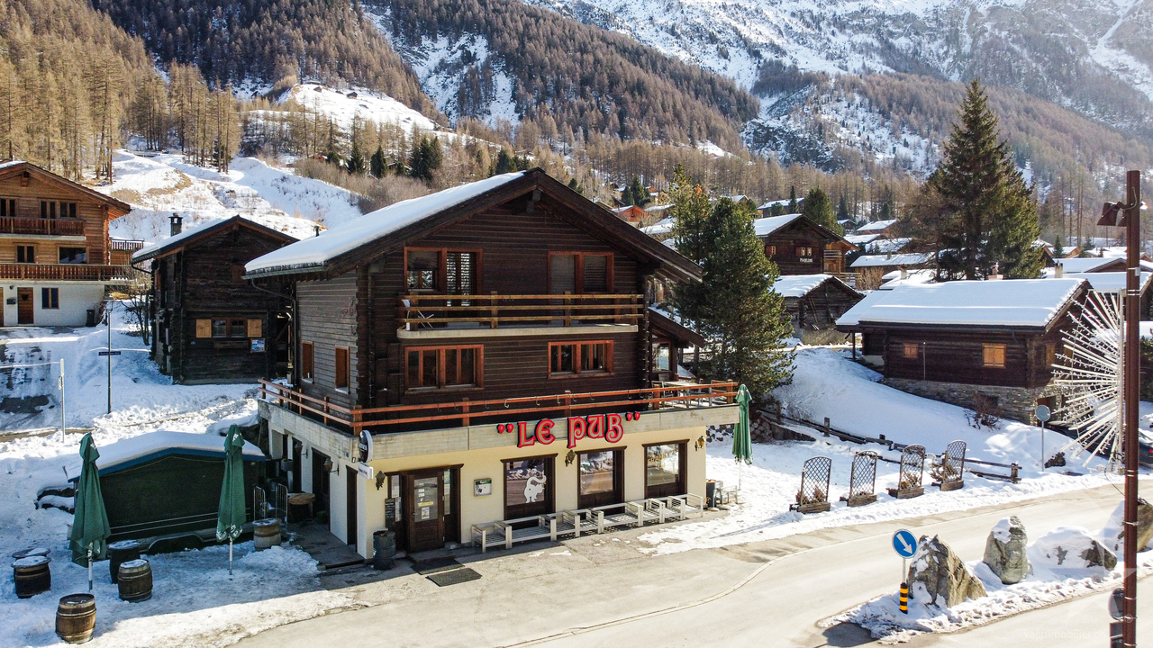 Exceptional: bistro with 5.5-room duplex and independent studio