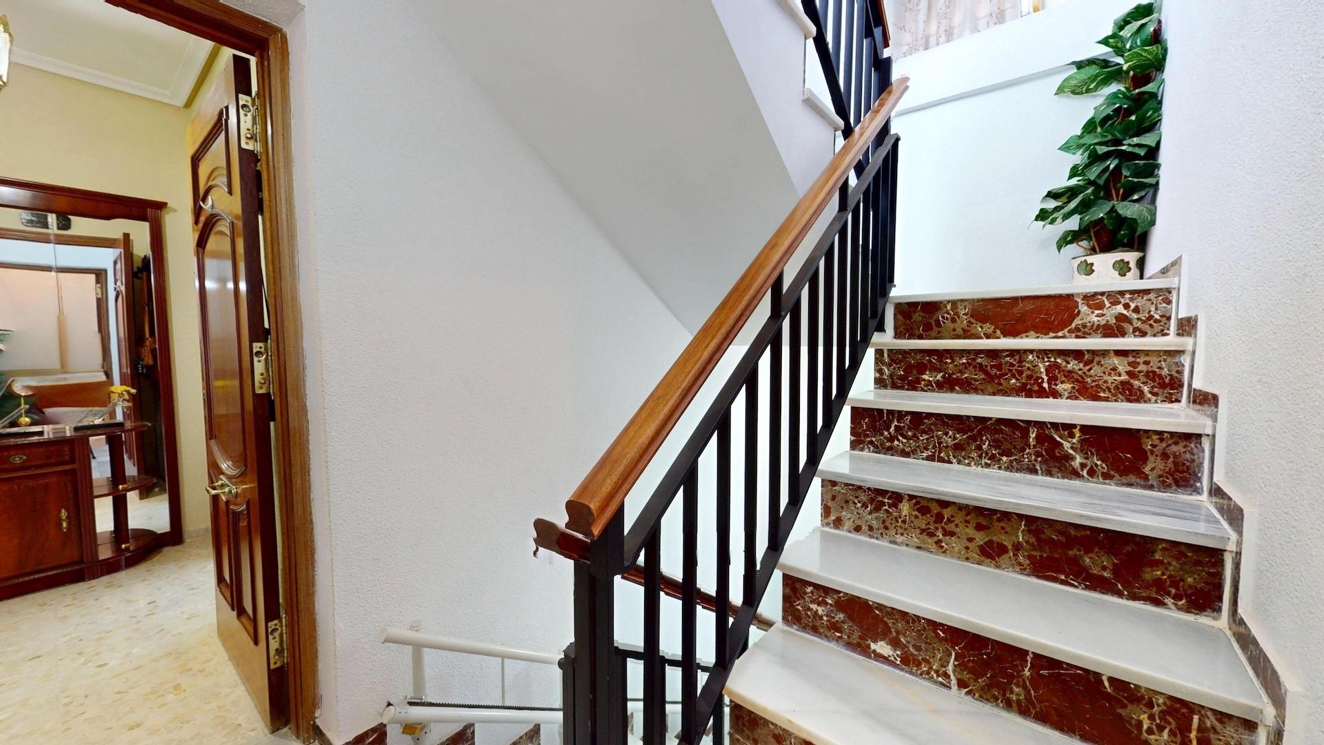 Residential building with two flats, premises and garage in San Rafael de la Albaida (Córdoba)