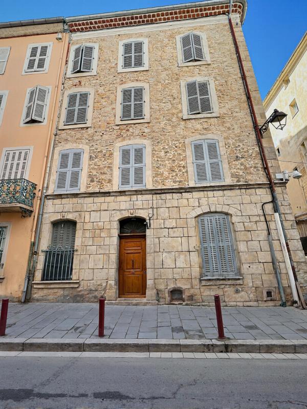 DRAGUIGNAN city center stone investment building 5 apartments rented