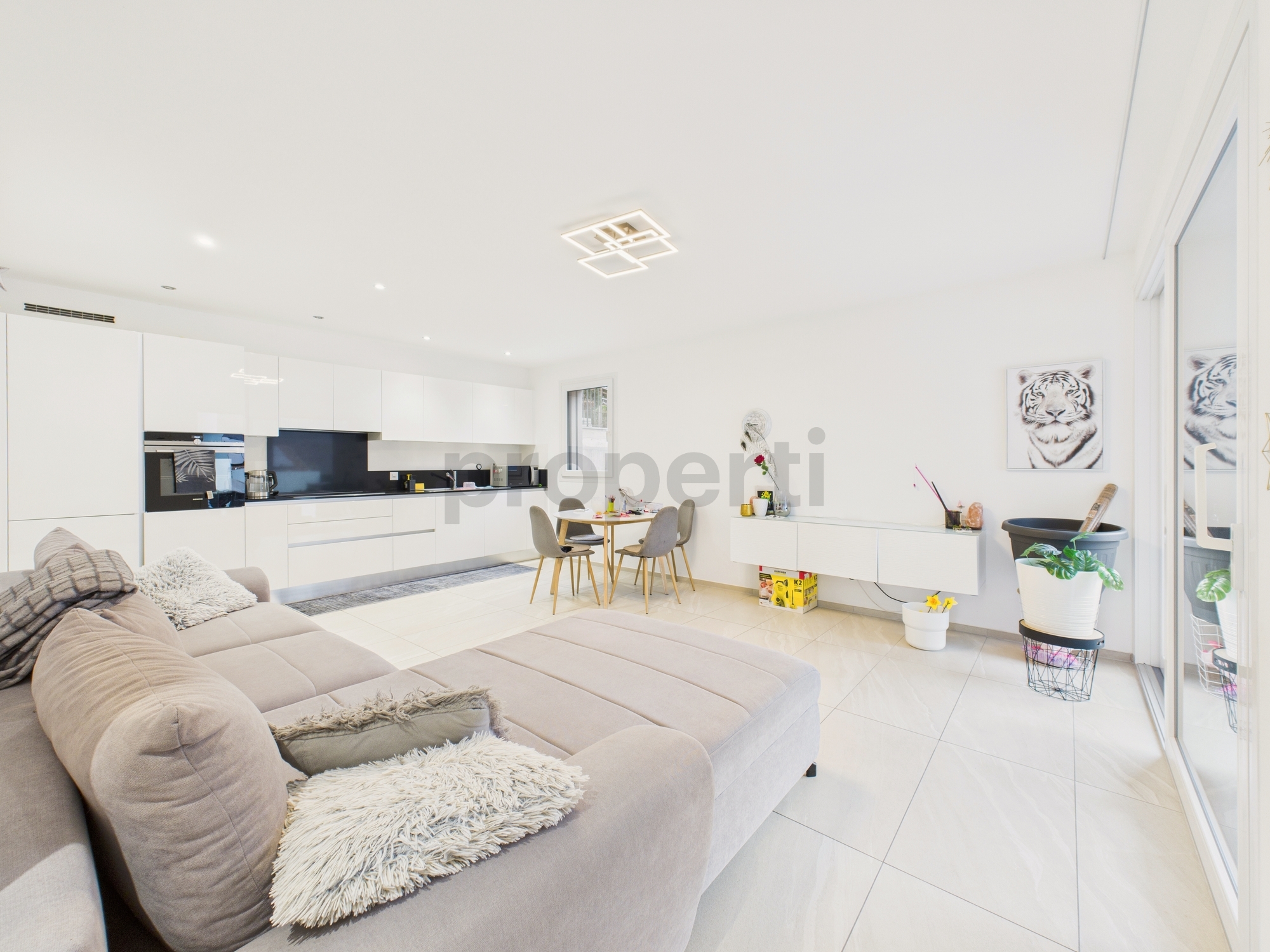 Palazzina a reddito a Claro 4 appartamenti in PPP, giardini, verande e ottima posizione