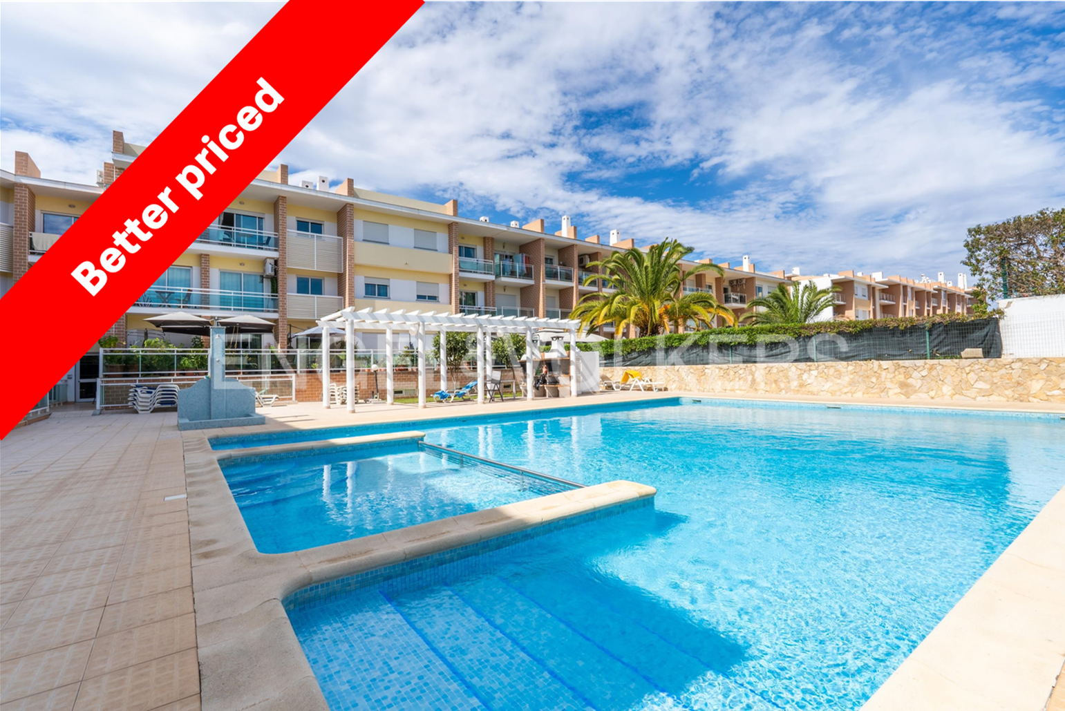 Elegant 4-bedroom apartment with pool and 4 balconies – a gem near the picturesque fishing village of Alvor