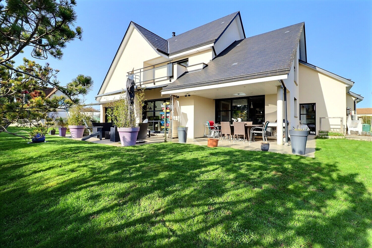 Home for sale in Le Vaudreuil, France