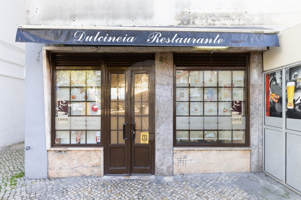 Shop for sale in Amadora