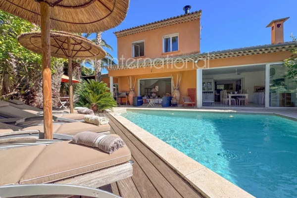 Sainte-Maxime: magnificent villa 1.5km from the city center.