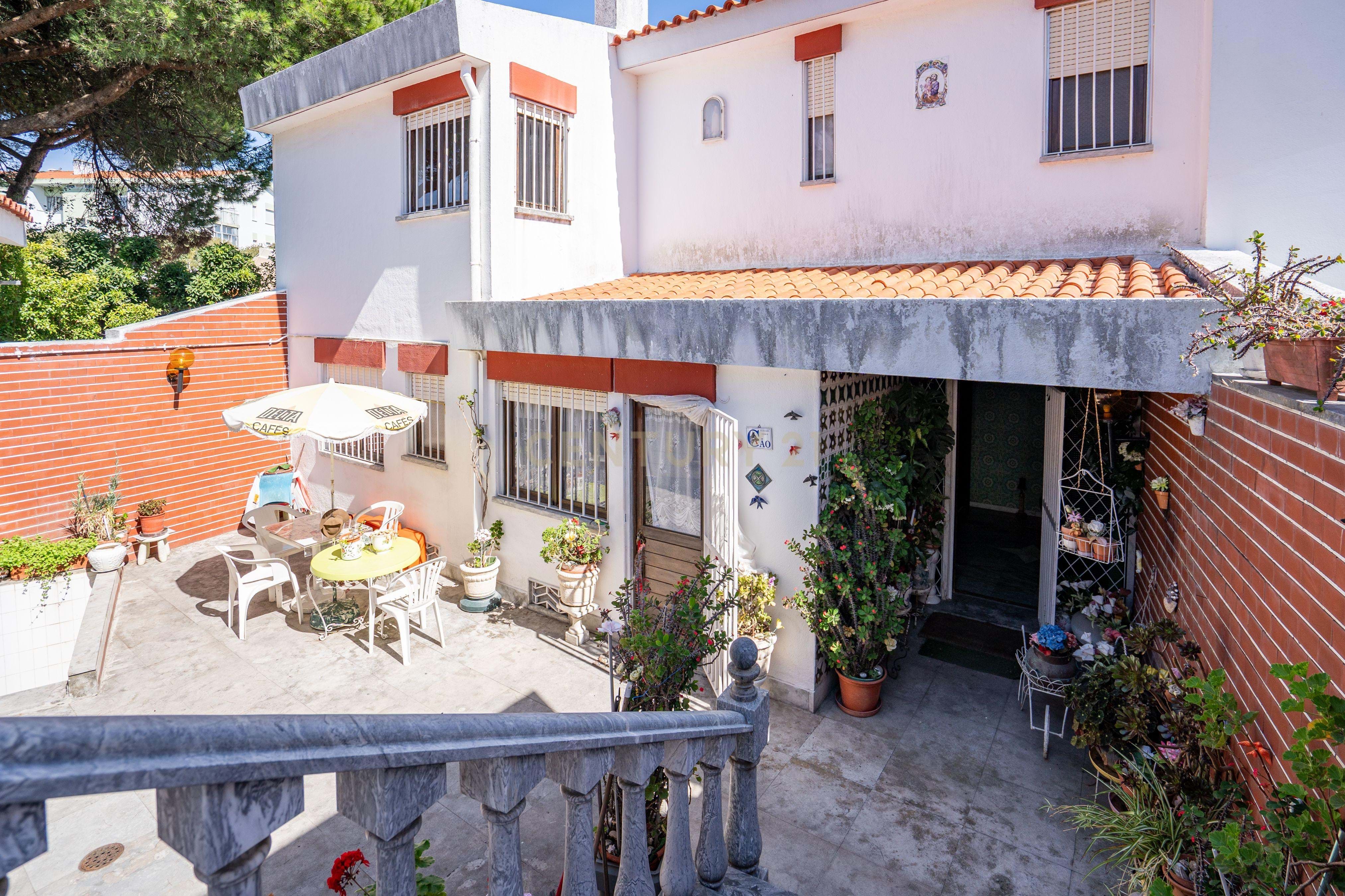 5-bedr. House with terrace and garden Lisbon / Alfragide (VALUE NEGOTIABLE)