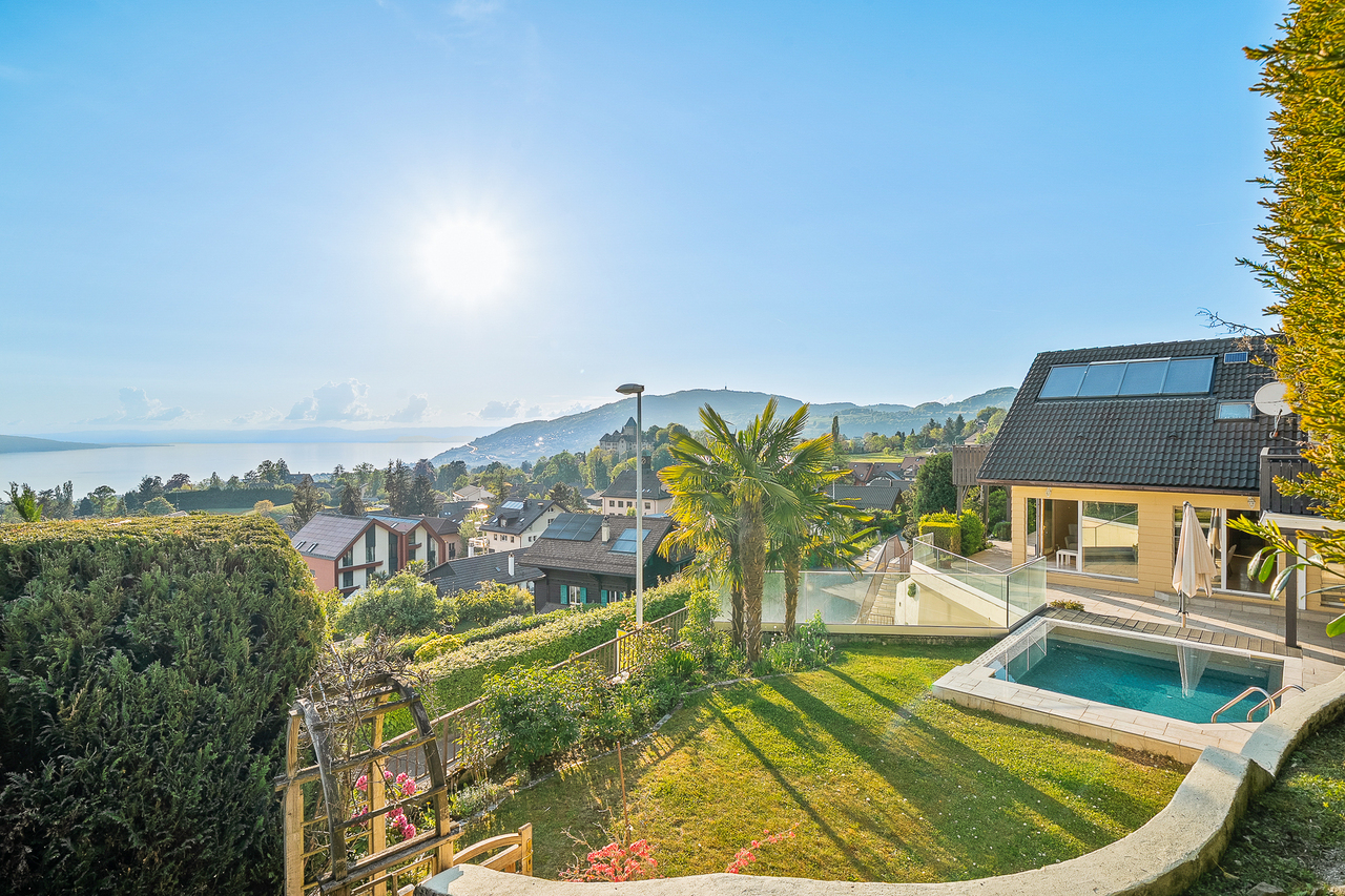 Magnificent independent property with breathtaking views