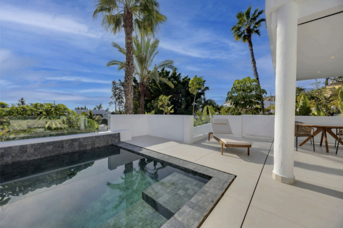 Home for sale, 15 C. de las Acacias (El Paraíso, Spain)