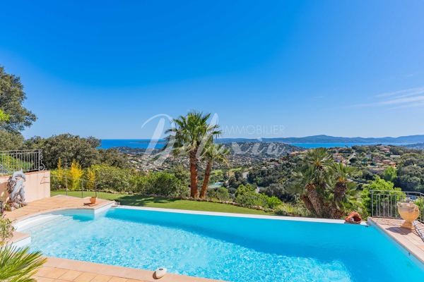 Elegant Provençal villa with sea view and heated swimming pool, on the heights of the Golf Course in Sainte-Maxime.