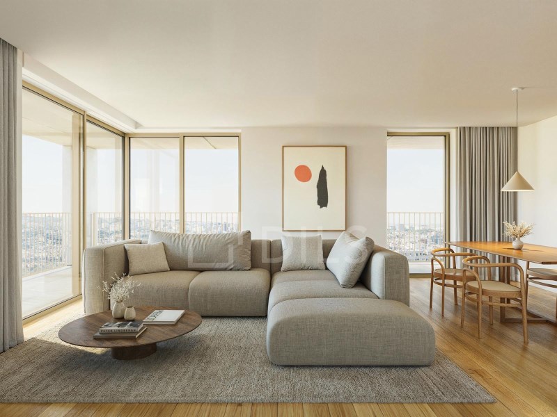 3 bedroom flat with outdoor area in the heart of the city of Porto.