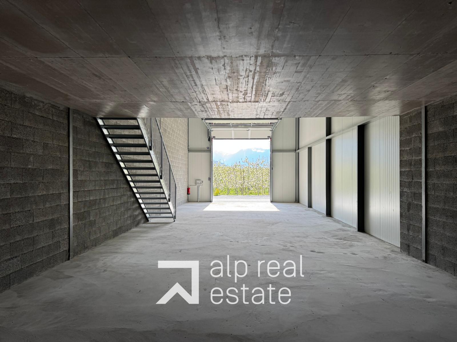 Modular space of 124 m² – Flexibility & strategic access near A9